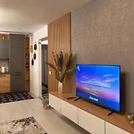 Apartment Flh - Coresi - Balcony & Free Parking Near Coresi Mall Brașov