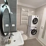 Flh - Coresi - Balcony & Free Parking Near Coresi Mall Apartment Brașov