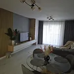 Flh - Coresi - Balcony & Free Parking Near Coresi Mall Apartment