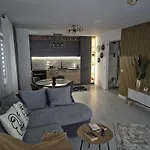 公寓 Flh - Coresi - Balcony & Free Parking Near Coresi Mall *