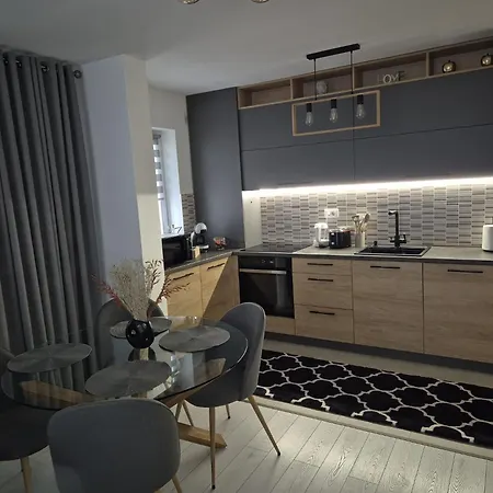 Appartement Flh - Coresi - Balcony & Free Parking Near Coresi Mall *