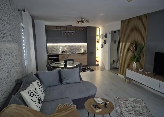 Appartement Flh - Coresi - Balcony & Free Parking Near Coresi Mall *