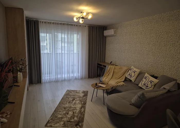 Flh - Coresi Apartman *