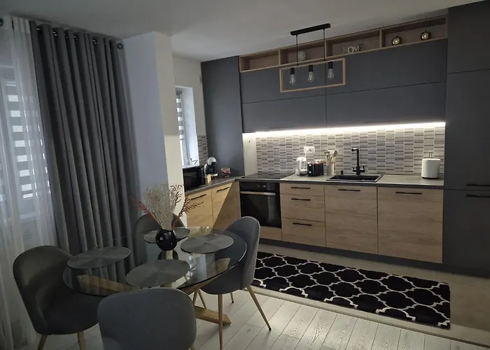 Appartement Flh - Coresi - Balcony & Free Parking Near Coresi Mall *